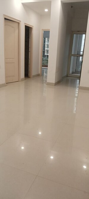 Room in 4 BHK Apartment at Amrapali Heartbeat City, Sector 107 – for Sale