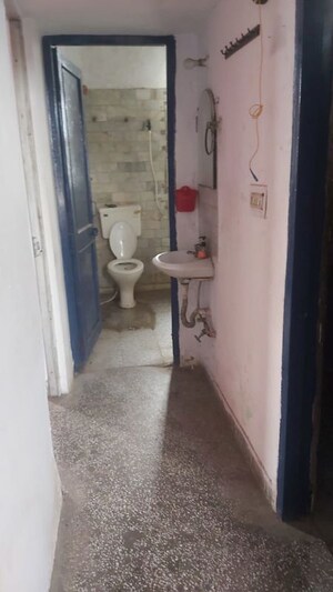 Bathroom in 1.5 BHK Apartment at Mayur Vihar – for Rent