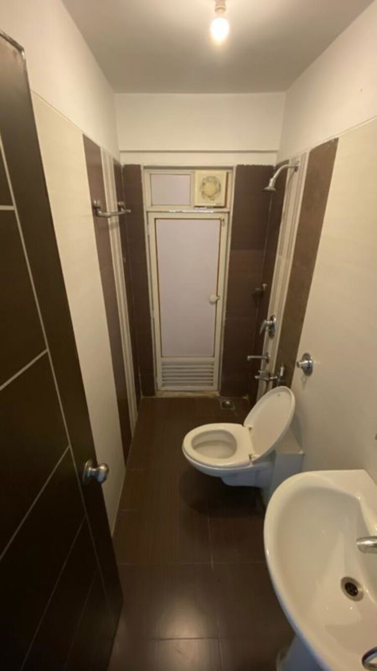 Bathroom, nahar-jonquille-and-jamaica 2 Bedroom 1250 Sq.Ft. Apartment In Chandivali Mumbai 10249236
