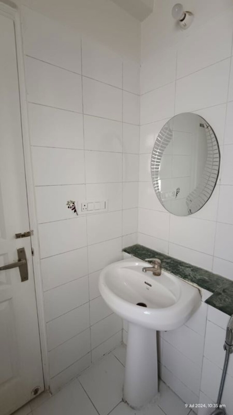 Bathroom, bptp-discovery-park 3 Bedroom 1800 Sq.Ft. Apartment In Sector 80 Faridabad 10249242