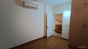 Room in 3 BHK Apartment at BPTP Discovery Park, Sector 80 – for Rent