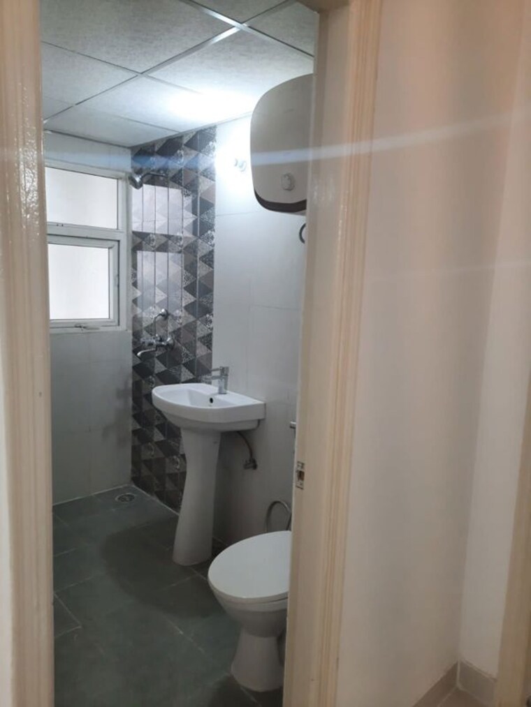 Bathroom, gaur-city-mall 1 Bedroom 550 Sq.Ft. Apartment In Sector 4 Greater Noida Greater Noida 10249266