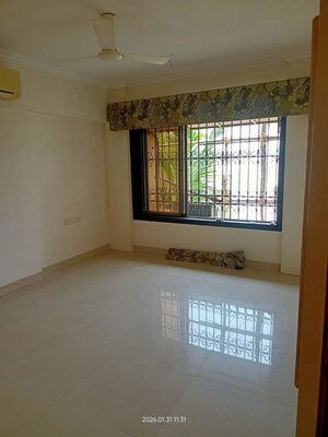 Room in 3 BHK Apartment at Morning Star, Pali Hill – for Rent
