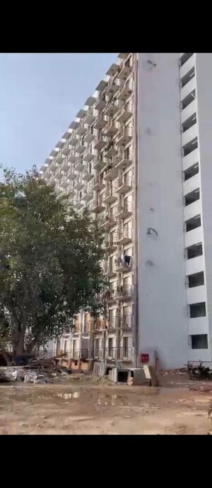 1 RK Apartment For Sale in Central Park Resorts, Sector 48
