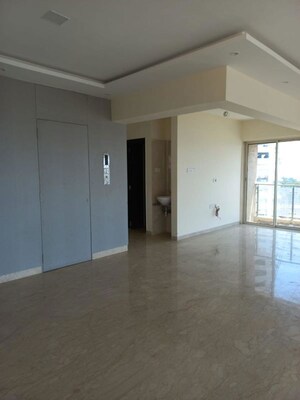 Room in 4 BHK Apartment at Ahuja Dunhill, Bandra West – for Rent