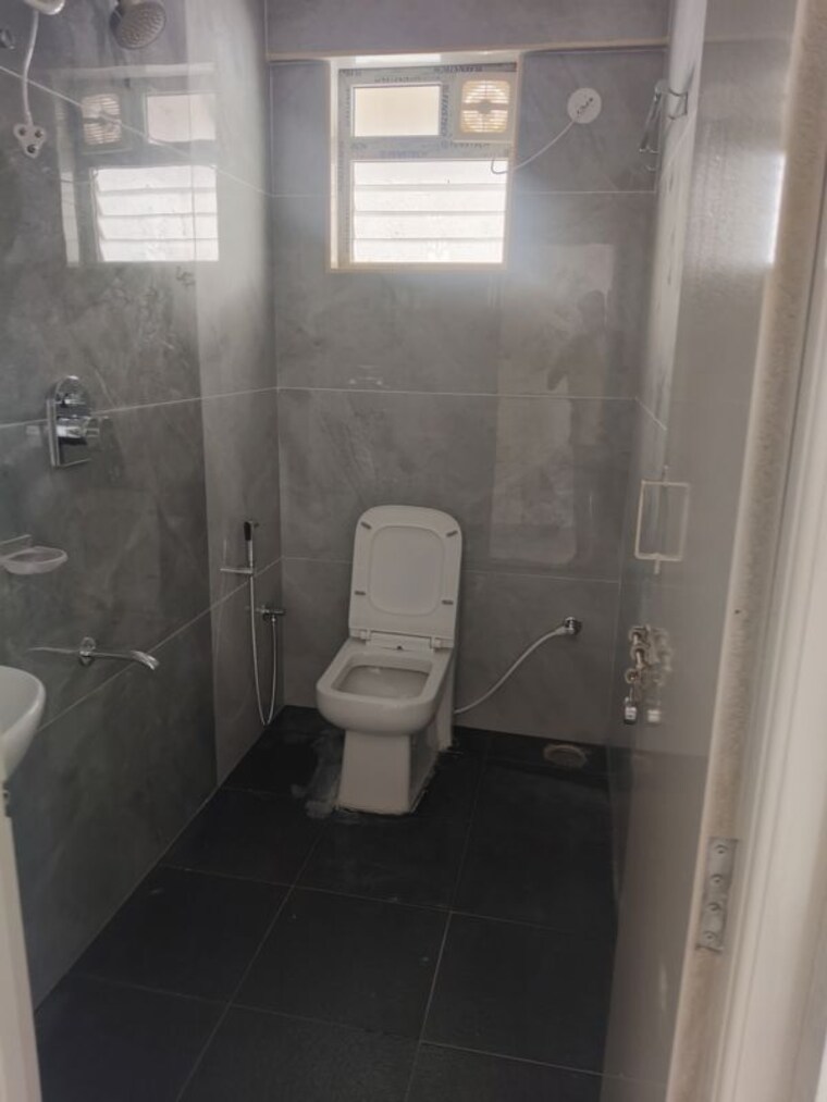 Bathroom, sri-sai-residency-kadubeesanahalli 1 RK 400 Sq.Ft. Apartment In Kadubeesanahalli Bangalore 10249329