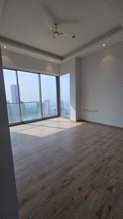 4 BHK + Servant Room Apartment For Sale in Rustomjee Crown