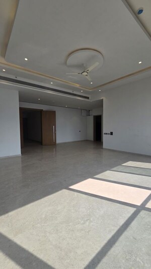 Room in 4 BHK Apartment at Rustomjee Crown, Prabhadevi – for Sale