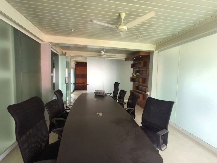  Parking, tripunithura Commercial Office Space 1300 Sq.Ft. In Tripunithura Kochi 10249343