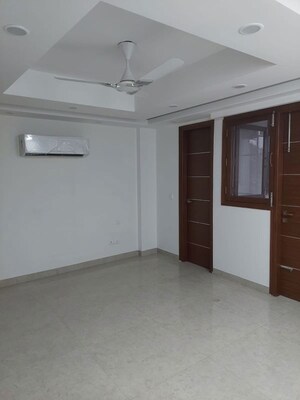 Room in 3 BHK Builder Floor at Greater Kailash Part 3 – for Rent