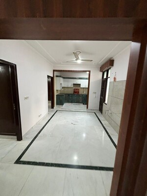 Building Lobby in 3 BHK Apartment at Sagar Presidency, Sector 50 – for Rent