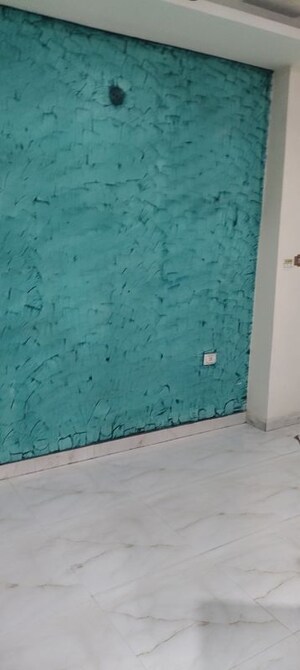 Room in 3 BHK Builder Floor at Sunlight Apartments Sector 44, Sector 44 – for Rent