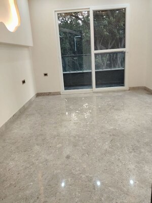 Room in 3 BHK Builder Floor at Shivalik Colony – for Rent