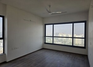 Room in 4 BHK Apartment at Kalpataru Magnus, Bandra East – for Rent