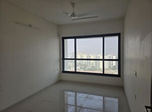 Room in 4 BHK Apartment at Kalpataru Magnus, Bandra East – for Rent
