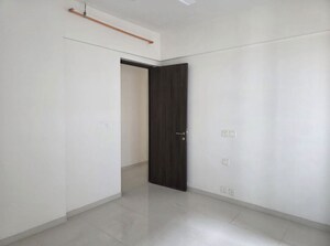 Room in 4 BHK Apartment at Kalpataru Magnus, Bandra East – for Rent