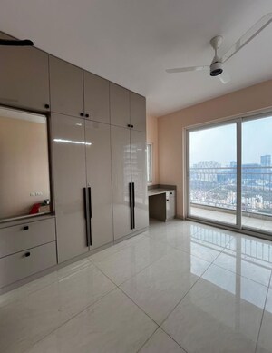 Room in 3 BHK Apartment at Prestige Beverly Hills, Kokapet – for Rent