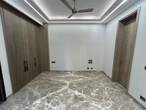 Room in 4 BHK Builder Floor at Safdarjung Enclave – for Sale