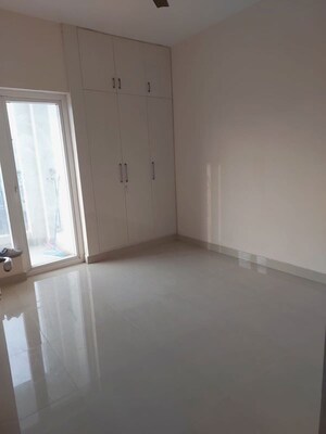 Room in 3.5 BHK Apartment at Gaur Saundaryam, Tech Zone 4 Greater Noida – for Sale