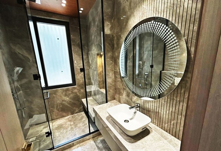 Bathroom, safdarjung enclave 4 Bedroom 6000 Sq.Ft. Builder Floor In Safdarjung Enclave Delhi 10249465