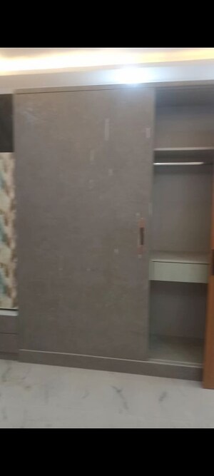 Furnished Amenities in 3 BHK Builder Floor at Kakrola – for Sale