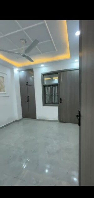 Room in 2 BHK Builder Floor at Dwarka Mor – for Sale