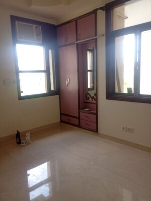 Room in 3 BHK Apartment at Sector 4 Dwarka – for Rent