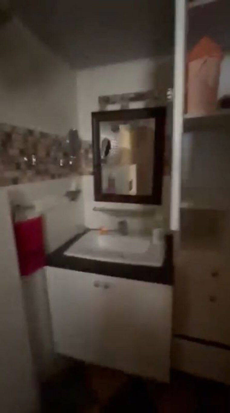 Bathroom, sector 12 dwarka 3.5 Bedroom 2200 Sq.Ft. Apartment In Sector 12 Dwarka Delhi 10249519