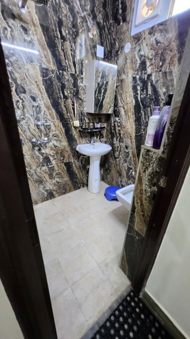 Balcony, lajpat nagar 2 Bedroom 133 Sq.Yd. Builder Floor In Lajpat Nagar Delhi 10249522