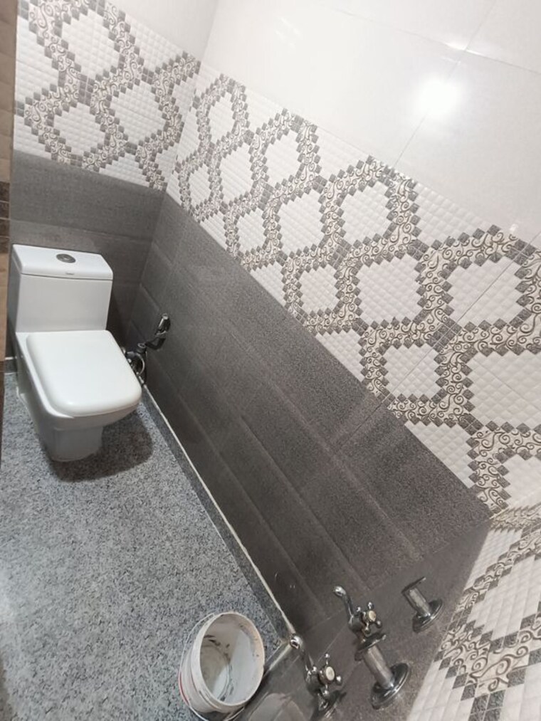 Bathroom, malviya nagar 2 Bedroom 1000 Sq.Ft. Builder Floor In Malviya Nagar Delhi 10249544