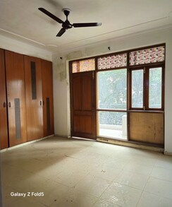 3.5 BHK + Servant Room,Basement Apartment For Rent in Sector 12 Dwarka
