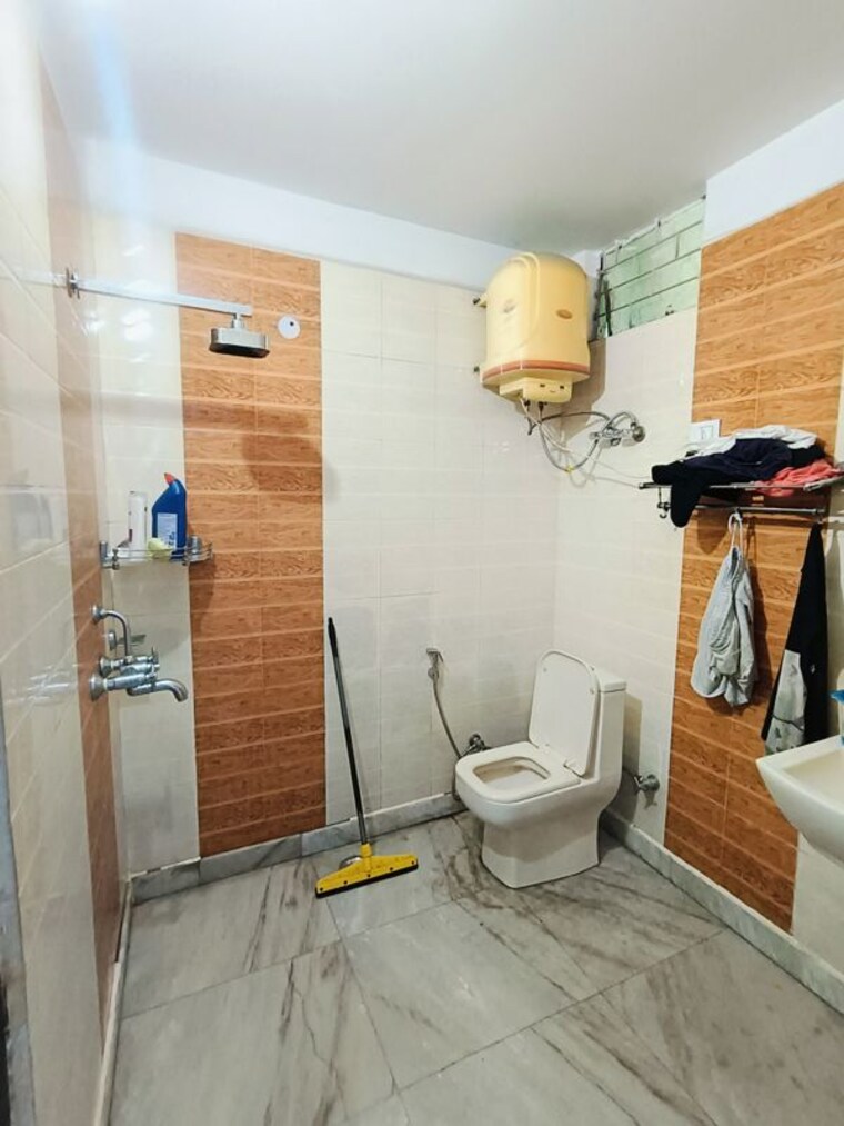 Bathroom, malviya nagar 2 Bedroom 1000 Sq.Ft. Builder Floor In Malviya Nagar Delhi 10249571