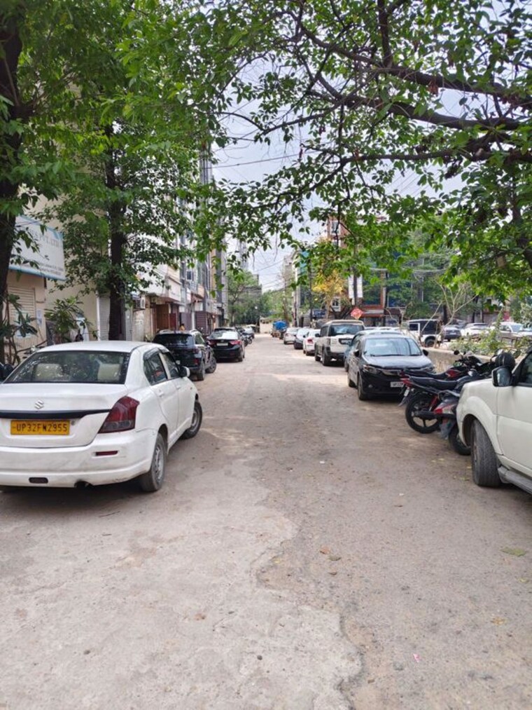  Parking, vibhuti khand Commercial Office Space 430 Sq.Ft. In Vibhuti Khand Lucknow 10249583