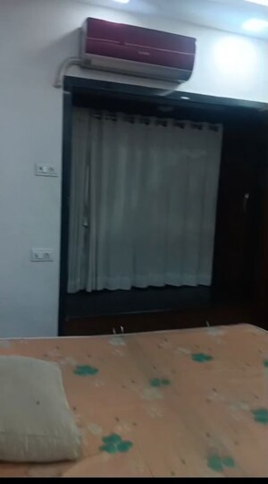 Room in 1 BHK Apartment at Dheeraj Darshan, Jogeshwari East – for Rent