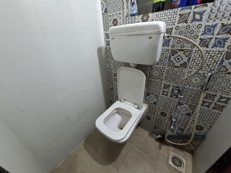 Bathroom, raunak-bliss-b1 1 Bedroom 700 Sq.Ft. Apartment In Ghodbunder Road Thane 10249596