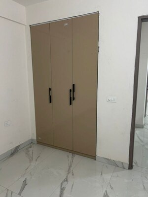 Room in 2.5 BHK Builder Floor at Smart World Gems, Sector 89 – for Rent