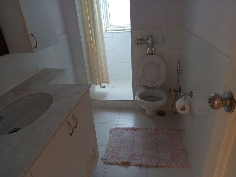 Bathroom, vasant vihar 3 Bedroom 1600 Sq.Ft. Builder Floor In Vasant Vihar Delhi 10249645