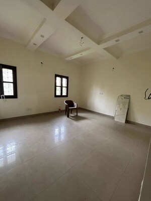 Room in 5 BHK Apartment at Saket – for Rent