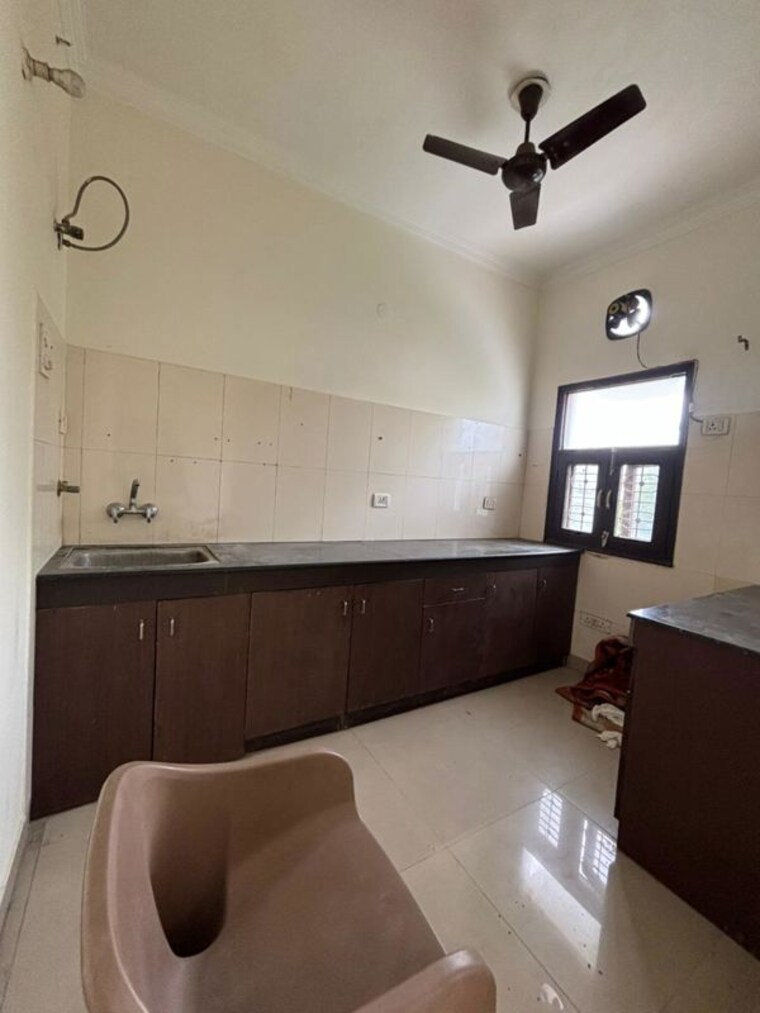 Bathroom, saket 5 Bedroom 2500 Sq.Ft. Apartment In Saket Delhi 10234938