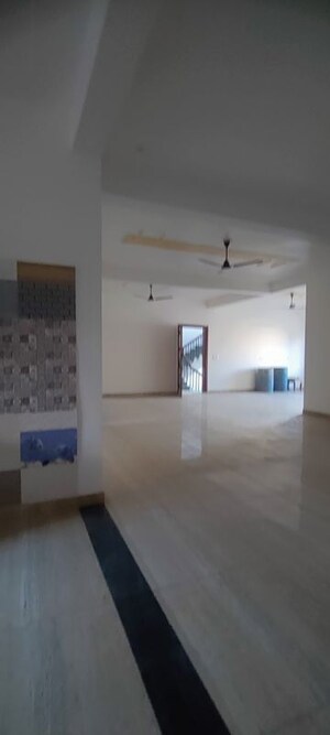 Building Lobby in 4 BHK Builder Floor at Sector 85 – for Rent