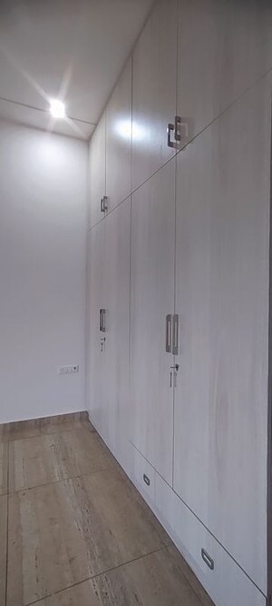 Room in 4 BHK Builder Floor at Sector 85 – for Rent