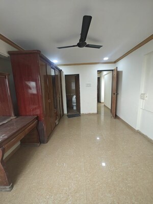 Room in 5 BHK Apartment at Balaji Towers Nerul, Nerul – for Rent