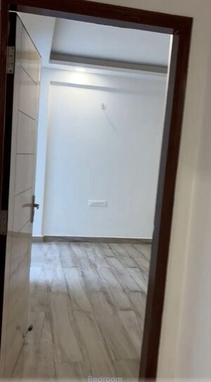 Room in 2 BHK Apartment at Nimbus Express Park View - II, Chi V Greater Noida – for Rent