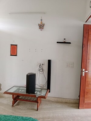 Room in 1.5 BHK Builder Floor at Huda – for Rent