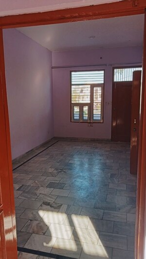 Room in 3 BHK Builder Floor at Pla – for Rent