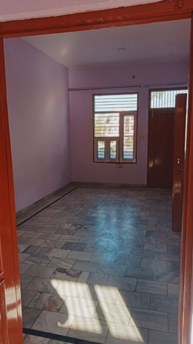 Room, pla 3 Bedroom 400 Sq.Yd. Builder Floor In Pla Hisar 10200225