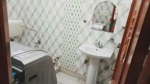 Bathroom in 3 BHK Builder Floor at Pla – for Rent