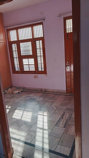 Room in 3 BHK Builder Floor at Pla – for Rent