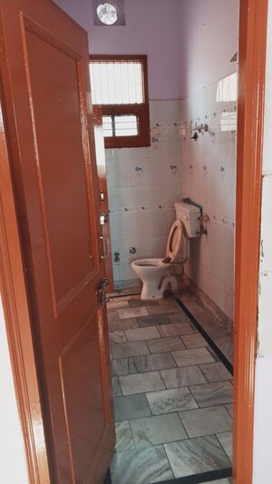 Bathroom in 3 BHK Builder Floor at Pla – for Rent