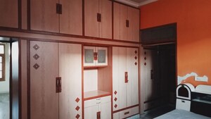 Room in 3 BHK Builder Floor at Pla – for Rent